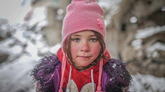 Flicka i Syrien, bild från mars 2022